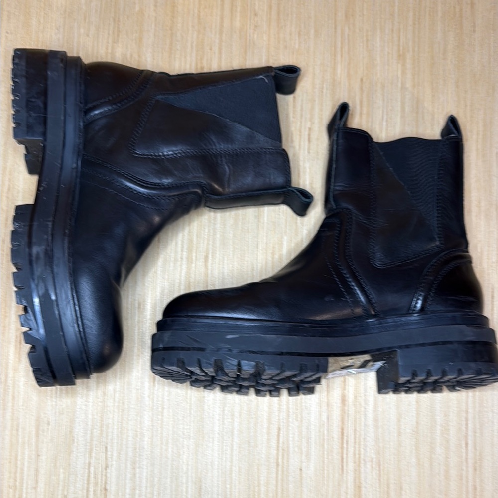Topshop Black Leather Chunky Chelsea Boots size 7.5